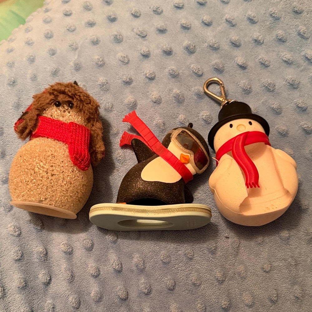 Winter pocketbac holders